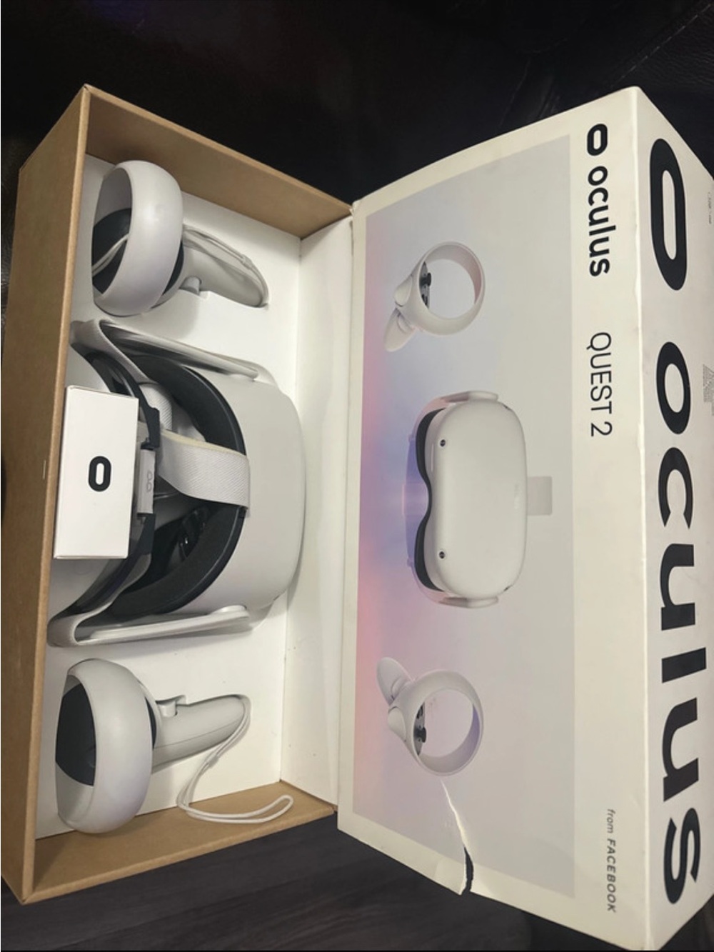 Oculus Quest 2 VR Headset with White Controllers